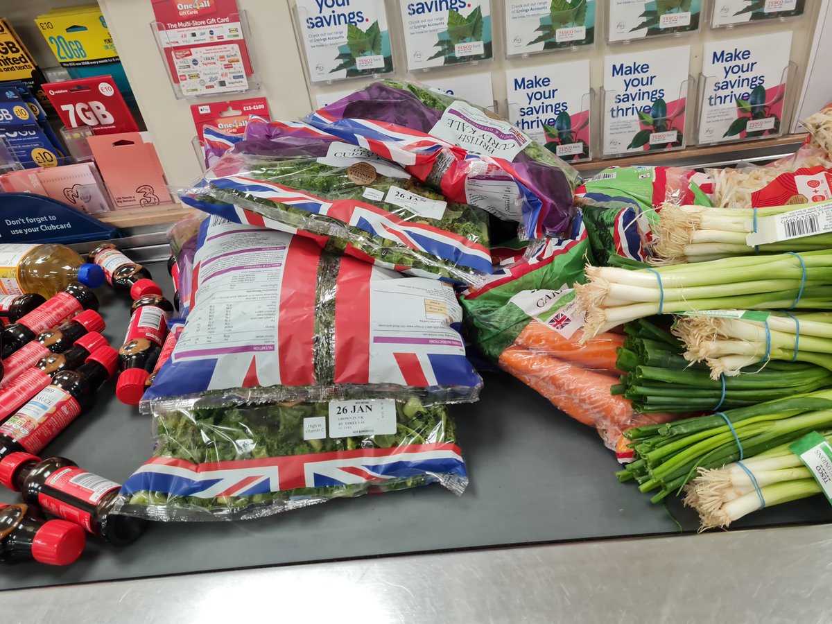 PinehurstP's tweet photo. A big THANK YOU to @Tesco and #Strongerstarts.  Vegetables galore this week for Rainbow Stir Fry in our After School Cookery Club.  Thank you to @appleofmyeyepl for leading this for us.  #Teamwork #PinehurstFamily #Chefsofthefuture https://t.co/rsmkde1UG3