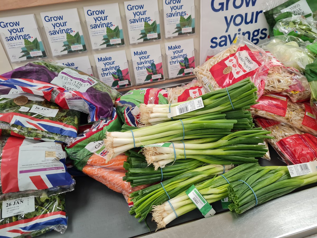 PinehurstP's tweet photo. A big THANK YOU to @Tesco and #Strongerstarts.  Vegetables galore this week for Rainbow Stir Fry in our After School Cookery Club.  Thank you to @appleofmyeyepl for leading this for us.  #Teamwork #PinehurstFamily #Chefsofthefuture https://t.co/rsmkde1UG3