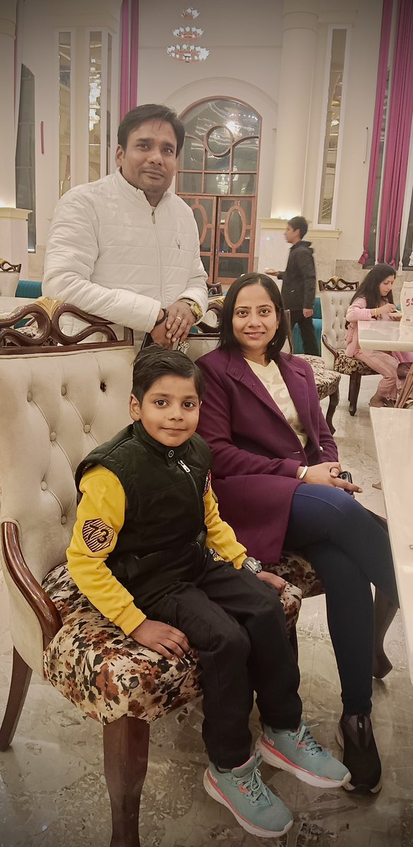 _jyotiaggarwal's tweet photo. बड़े भाई जोनी गुजराल जी व भाभी जी को पुत्र रत्न प्राप्ति सहित पुत्र की प्रथम लोहड़ी कार्यक्रम में सम्मिलित होकर शुभकामनाएँ प्रेक्षित की, ईश्वर बेटे को दीर्घायु करे|| https://t.co/egh4T9LglV