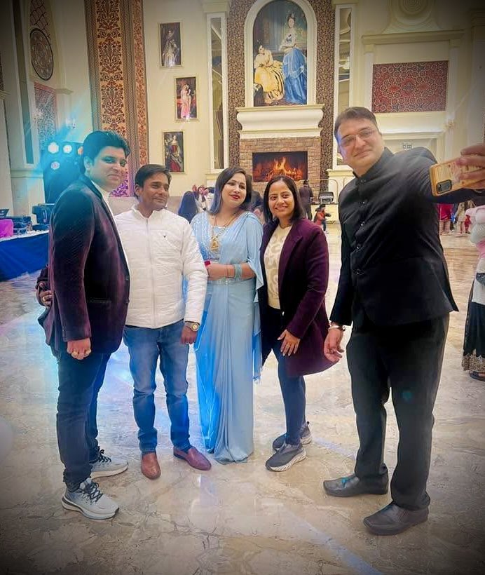 _jyotiaggarwal's tweet photo. बड़े भाई जोनी गुजराल जी व भाभी जी को पुत्र रत्न प्राप्ति सहित पुत्र की प्रथम लोहड़ी कार्यक्रम में सम्मिलित होकर शुभकामनाएँ प्रेक्षित की, ईश्वर बेटे को दीर्घायु करे|| https://t.co/egh4T9LglV