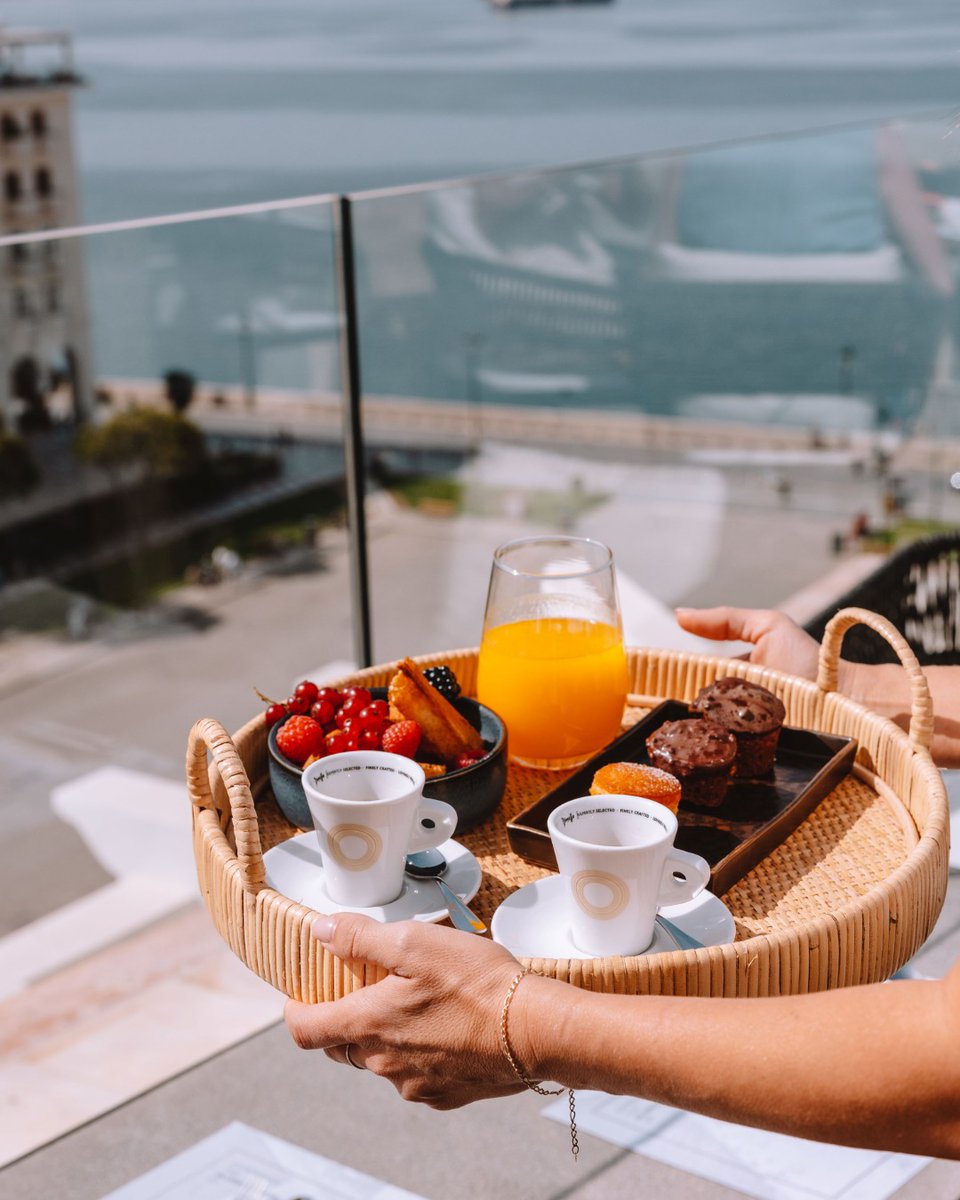 On crisp, cold mornings in #Thessaloniki, our guests enjoy a freshly prepared #GreekBreakfast buffet, offering a delightful spread of local flavors👌

#ElectraExperience #PureGreekHospitality #OrizontesRoofGarden