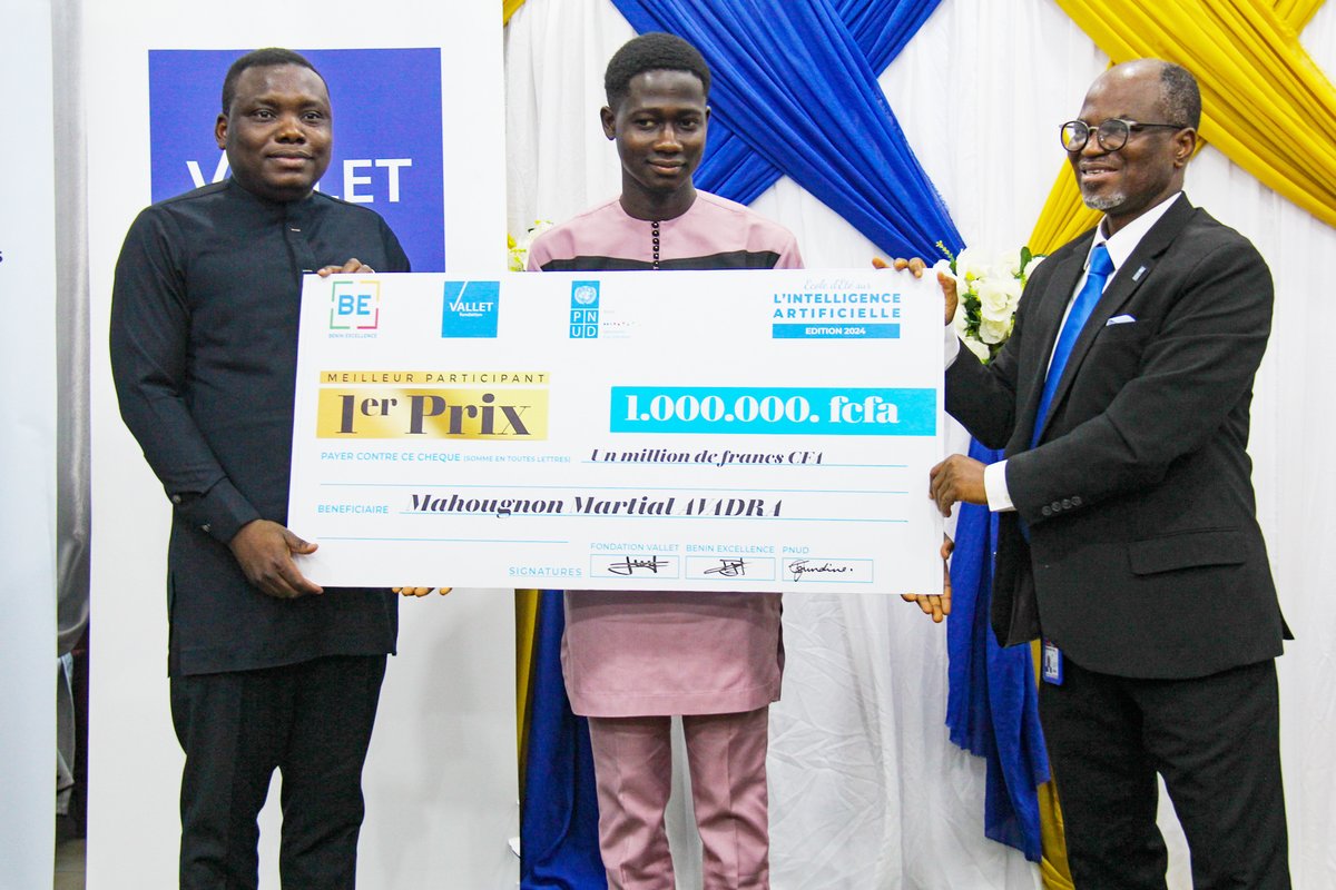 PNUDBenin's tweet photo. La 4ème édition de l'École d'Été sur l'#IntelligenceArtificielle #EEIA2024 🇧🇯 organisée par @ExcellenceBenin avec l’appui de @FondationVallet &amp; du PNUD révèle ses champions.

Martial AVADRA remporte le 1er prix avec son système de reconnaissance faciale par drone

#UniPod #AccLab https://t.co/b6idzb7rTs