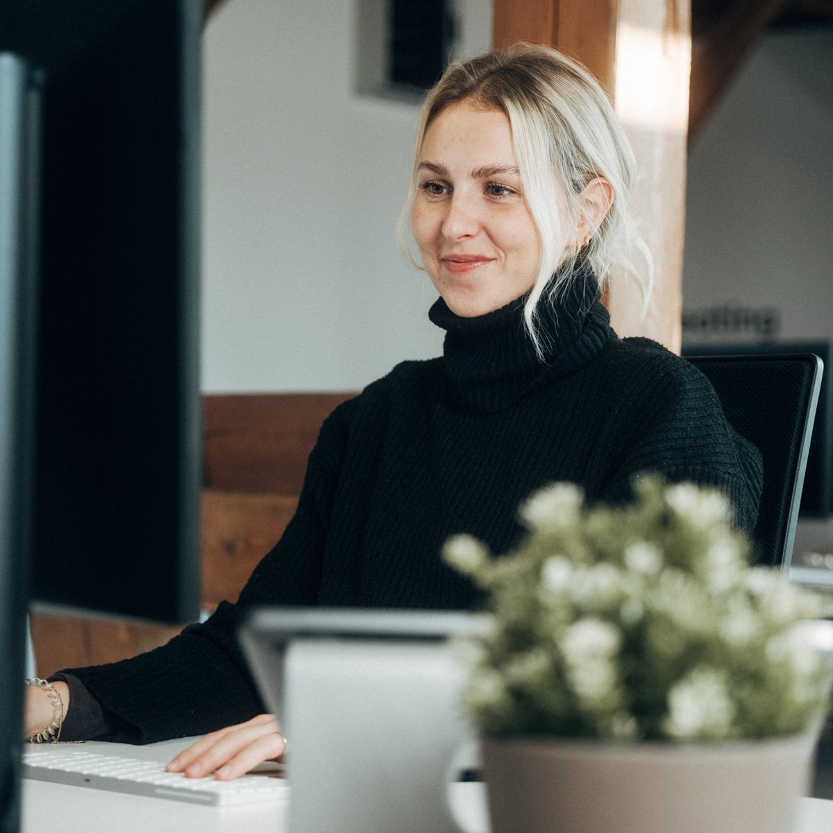mohragentur's tweet photo. Endspurt für unsere 4-Tage-Woche! Wir wünschen Euch einen schönen &amp; erfolgreichen Vizefreitag 🤗
#werbeagentur #agentur #agency #wordpress #socialmedia #marketing #digitalmarketing #design #printdesign #websitedesign #websiteagency #development #kommunikation https://t.co/easr4iQNMS
