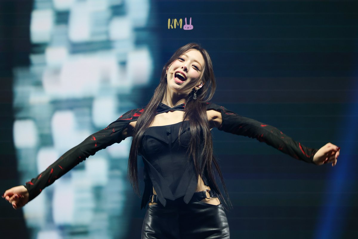 250119 UTO FEST in YOKOHAMA HQ ❸

#ITZY #있지 #イッチ
#YUNA #유나 #ユナ
<a href="/ITZYofficial/">ITZY</a>