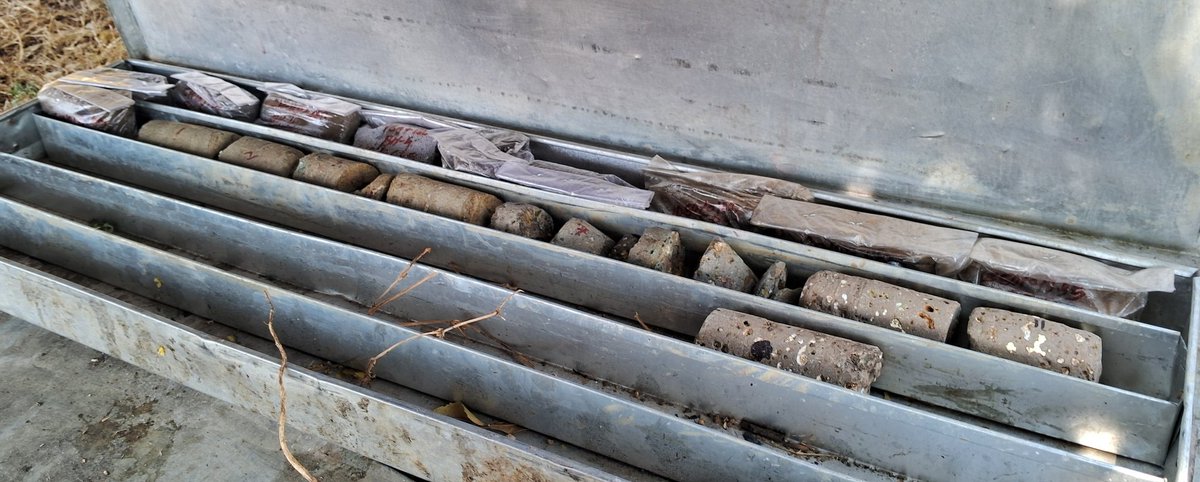 MANTHANPANDE04's tweet photo. Jalna-Nanded Samruddhi Expressway Connector (MSRDC) - 179 km - 6 Lane - Soil testing begin at package 6 
Project construction for package 6 belongs to Roadway solution India infra Ltd.
Also this was last soil testing pile in this package. 
@rsiilindia
@CMOMaharashtra https://t.co/aPB1PmPX9j