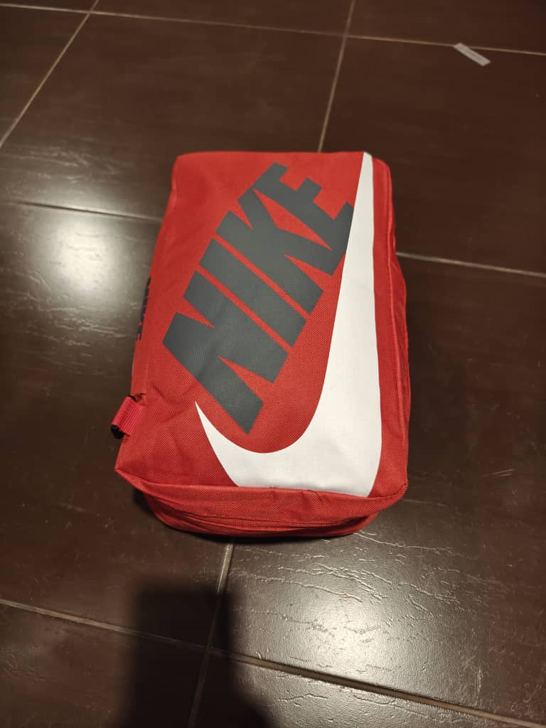 RevoltUg's tweet photo. Shoe box bags offer many benefits including protecting shoes from damage, keeping other items clean &amp; being versatile.

Shoe box bags protect shoes from dust , dirt, scuffs &amp; scratches. This is especially important when traveling.

1/2 https://t.co/WYGND3EFpW