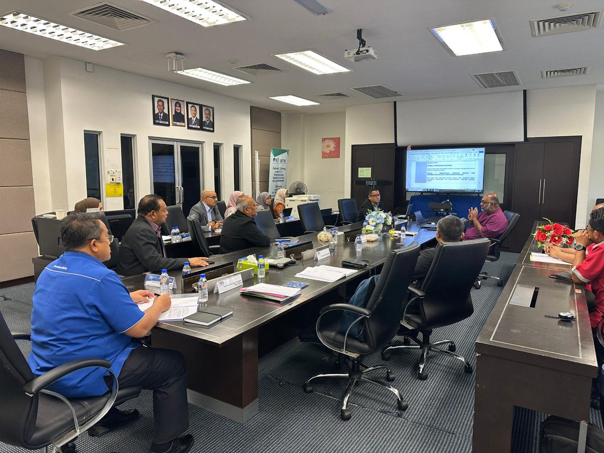 IPTK_UTeM's tweet photo. Gambar sepanjang Sesi Lawatan Penilaian Akreditasi Penuh Program Sarjana Pengurusan Perniagaan Kejuruteraan (MIEM), IPTK oleh Agensi Kelayakan Malaysia (MQA) pada 20 dan 21 Januari 2025 yang lalu. https://t.co/PtY087kZKc