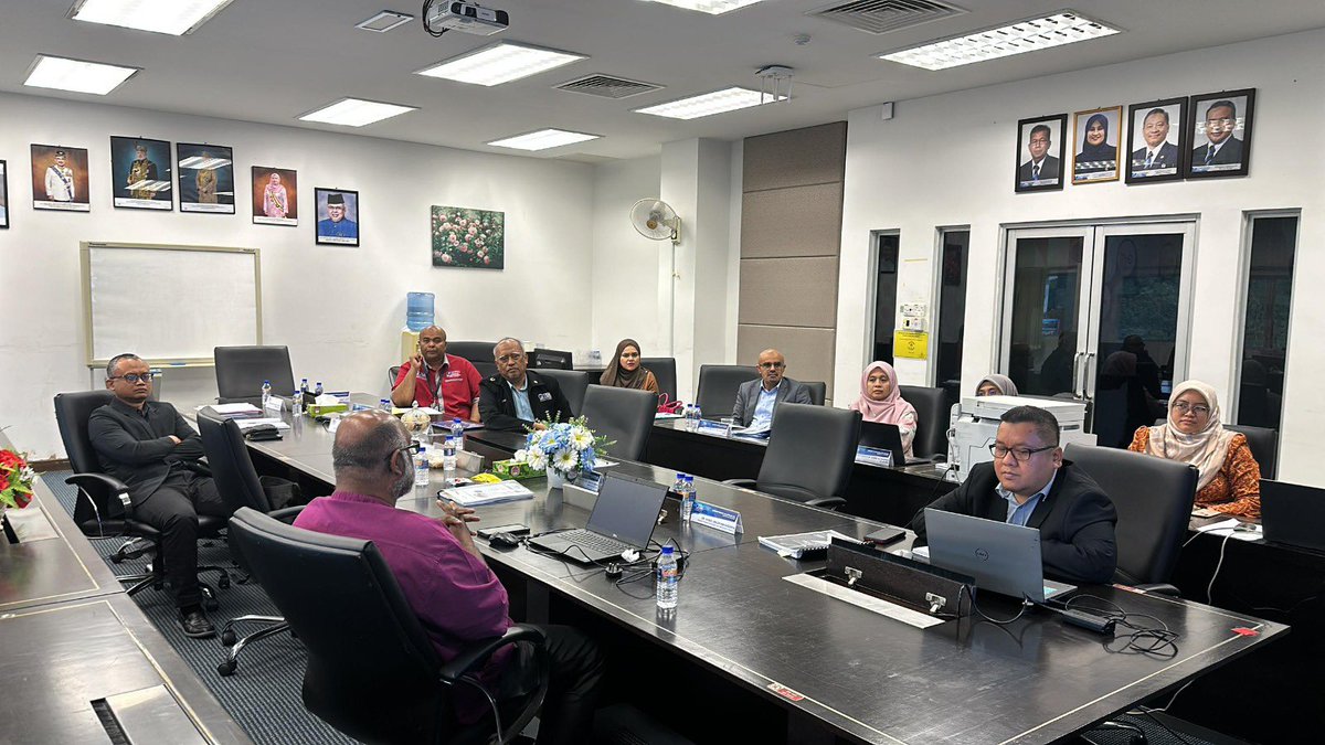 IPTK_UTeM's tweet photo. Gambar sepanjang Sesi Lawatan Penilaian Akreditasi Penuh Program Sarjana Pengurusan Perniagaan Kejuruteraan (MIEM), IPTK oleh Agensi Kelayakan Malaysia (MQA) pada 20 dan 21 Januari 2025 yang lalu. https://t.co/PtY087kZKc