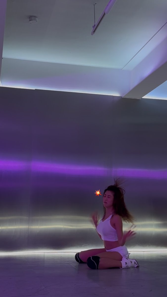 vanishingstripe's tweet photo. #Seungyeon's reel 250122 / story 250123: Shirt choreography by dancer MIMYO
๐ต: ๐ค
C @/mimyo.nara ๐ฆ
๐ฅ
#CLC #์จ์์จ #์ฅ์น์ฐ #CHANG_SEUNGYEON #์น์ฐ #MIMYO #๋ฏธ๋ฌ https://t.co/Mvv7sPfUPz