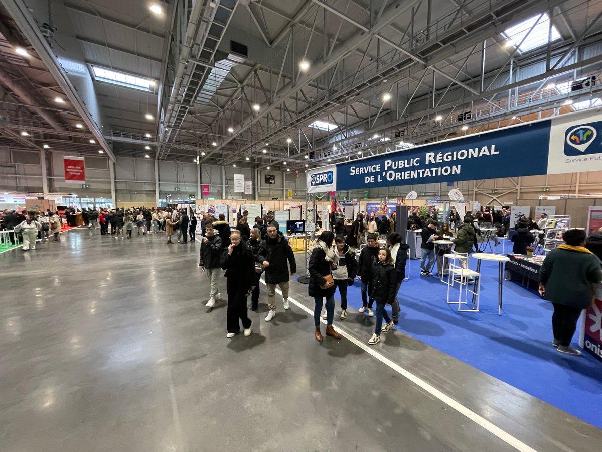 RCValdeLoire's tweet photo. #Orientation 🧭
↪️ Les forums de l'orientation continuent : en cette fin de semaine à #Châteauroux et #Chartres les jeunes et leurs familles sont invités à explorer les métiers et formations (bac -3 à bac +3) avec des professionnels pour les guider 🔦

ℹ️ https://t.co/LpEBUDxPWD https://t.co/XyACfQitAs