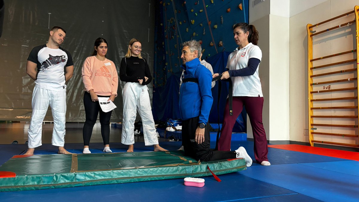 PeopleBronx's tweet photo. 🥋Judo Beyond Boundaries: Social Inclusion through Safe Falls &amp; Imagination Games🥋 

⏳️Day 3: 🥋Pratical Workshop about Safe Falling Techniques &amp; 👩‍🏫Research Methodology on the Safe Fall-Safe Schools Program, organized by Universidad de Sevilla!🇷🇴🇪🇦

#ErasmusPlus #EC #ANPCDEFP https://t.co/xI1jbmLZyg