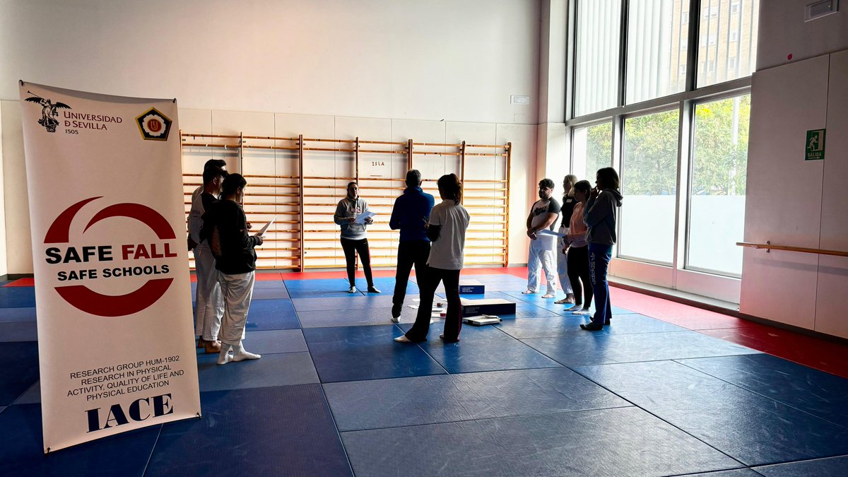 PeopleBronx's tweet photo. 🥋Judo Beyond Boundaries: Social Inclusion through Safe Falls &amp; Imagination Games🥋 

⏳️Day 3: 🥋Pratical Workshop about Safe Falling Techniques &amp; 👩‍🏫Research Methodology on the Safe Fall-Safe Schools Program, organized by Universidad de Sevilla!🇷🇴🇪🇦

#ErasmusPlus #EC #ANPCDEFP https://t.co/xI1jbmLZyg