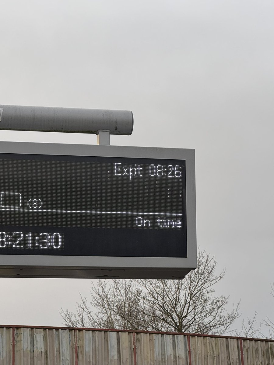 Robin_The_Fox's tweet photo. @SW_Help I’m curious, working day 100 we’re delayed. Seems to be any train passing Ewell West.

What’s the reason this time? Suspiciously consistent delays, maybe just change the timetable to match the new unofficial one? https://t.co/DWb8AEIDxA