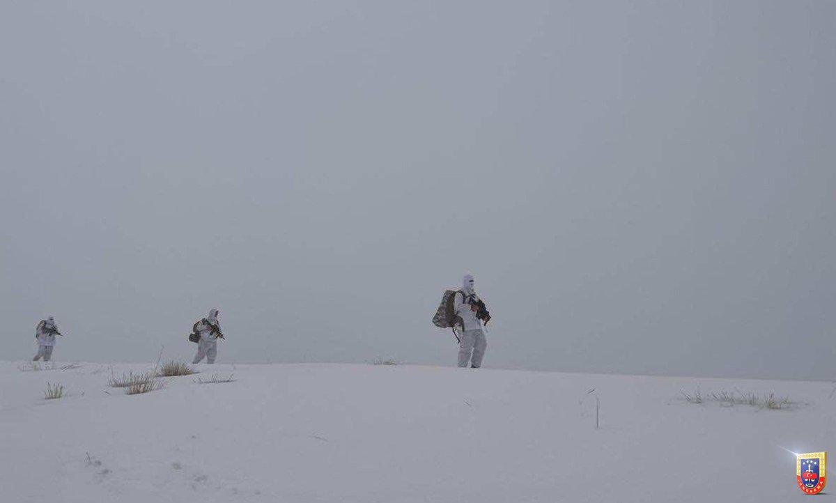 Gez oğlum,
Vatanına göz dikeni ez oğlum.
Dostun kim düşmanın kim sez oğlum,
Tarihini şerefinle yaz oğlum🇹🇷
 
Jandarma Komandolarımız tarafından yapılan operasyonlarımız devam ediyor.
📍Hakkari
#Jandarma
#JandarmaKomando
#JÖH
