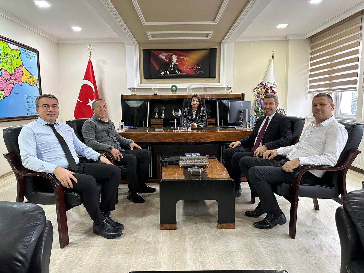 tkktekirdag's tweet photo. BÖLGE BİRLİĞİMİZE ZİYARET
Tarım Kredi Yem Genel Müdürü Nedim Nar, Bölge Birliğimize ziyarette bulundu. 
Sn. Nar, Bölge Müdürümüz Neşe Sarılgan ve Bölge Müdür Yardımcılarımızla birlikte Bölge Birliğimiz faaliyet alanındaki kooperatifler hakkında bilgi alışverişinde bulundu. https://t.co/GadQ7S7qMA