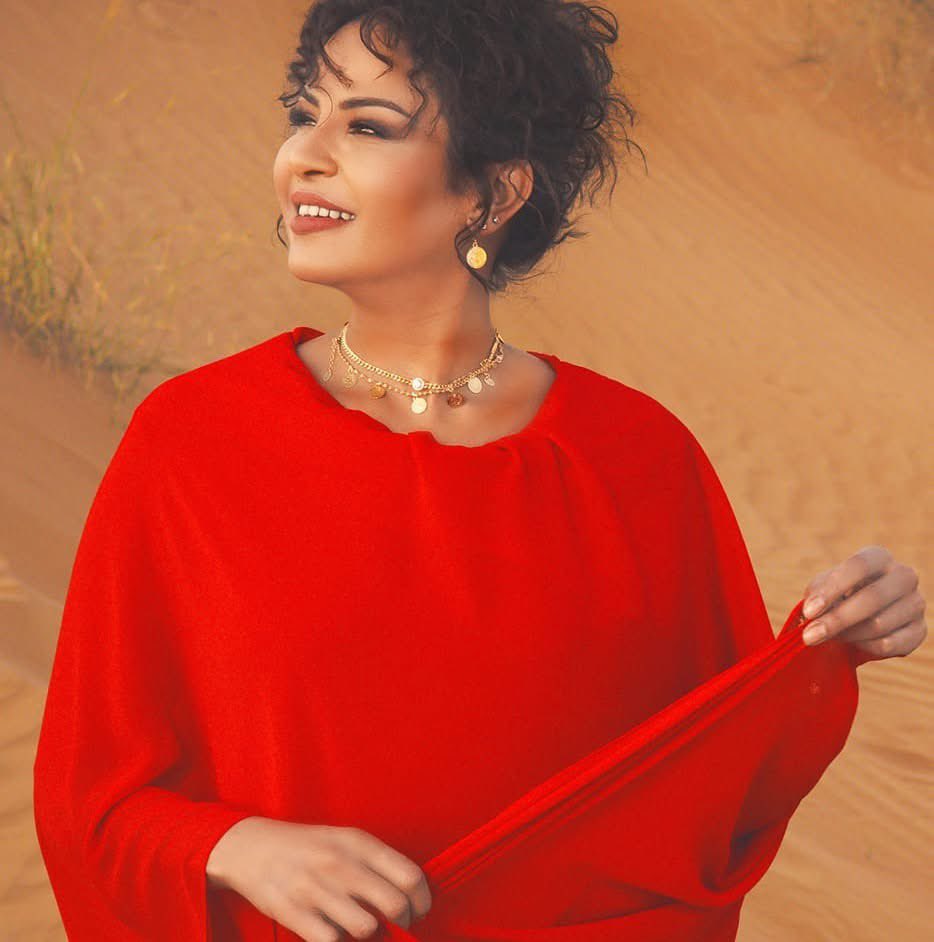 الاستاذة نانسي عجاج <a href="/Nancy_Ajaj_/">Nancy Ajaj Fan | نانسي عجاج</a> ..
انا عندي القصة وطن ووفاء وقيم نبيلة
غير الفن ، هي الوحيدة من الفنانات التي تبرعت بالدم للثوار المصابين في المستشفيات