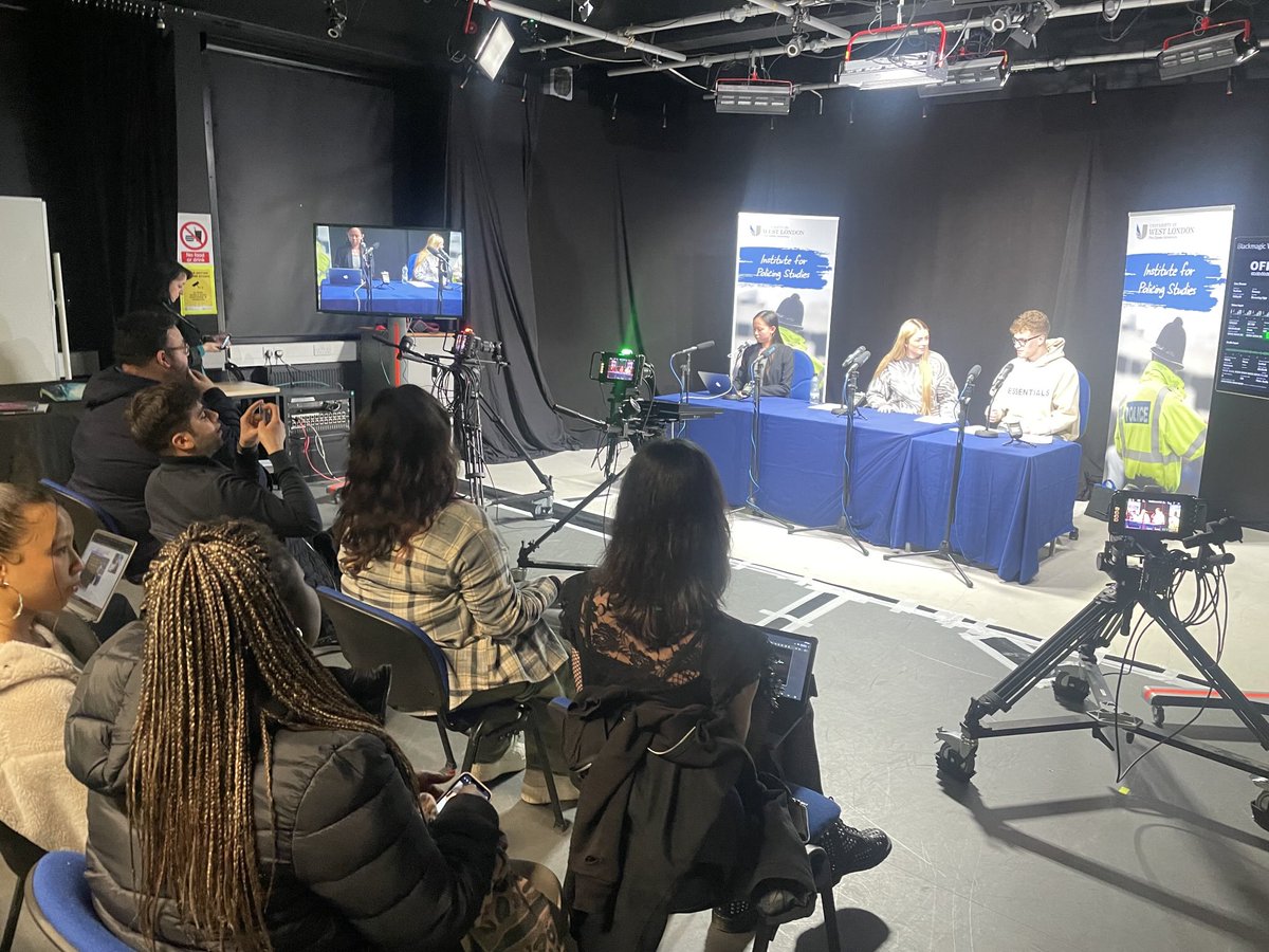 ⁦<a href="/UniWestLondon/">University of West London</a>⁩ ⁦<a href="/UWL_LSFMD/">UWL LSFMD</a>⁩ #UWL policing students and #journalism students carrying out a police press conference using real world examples. A great day and so proud of our students working so hard ❤️#careeruniversity