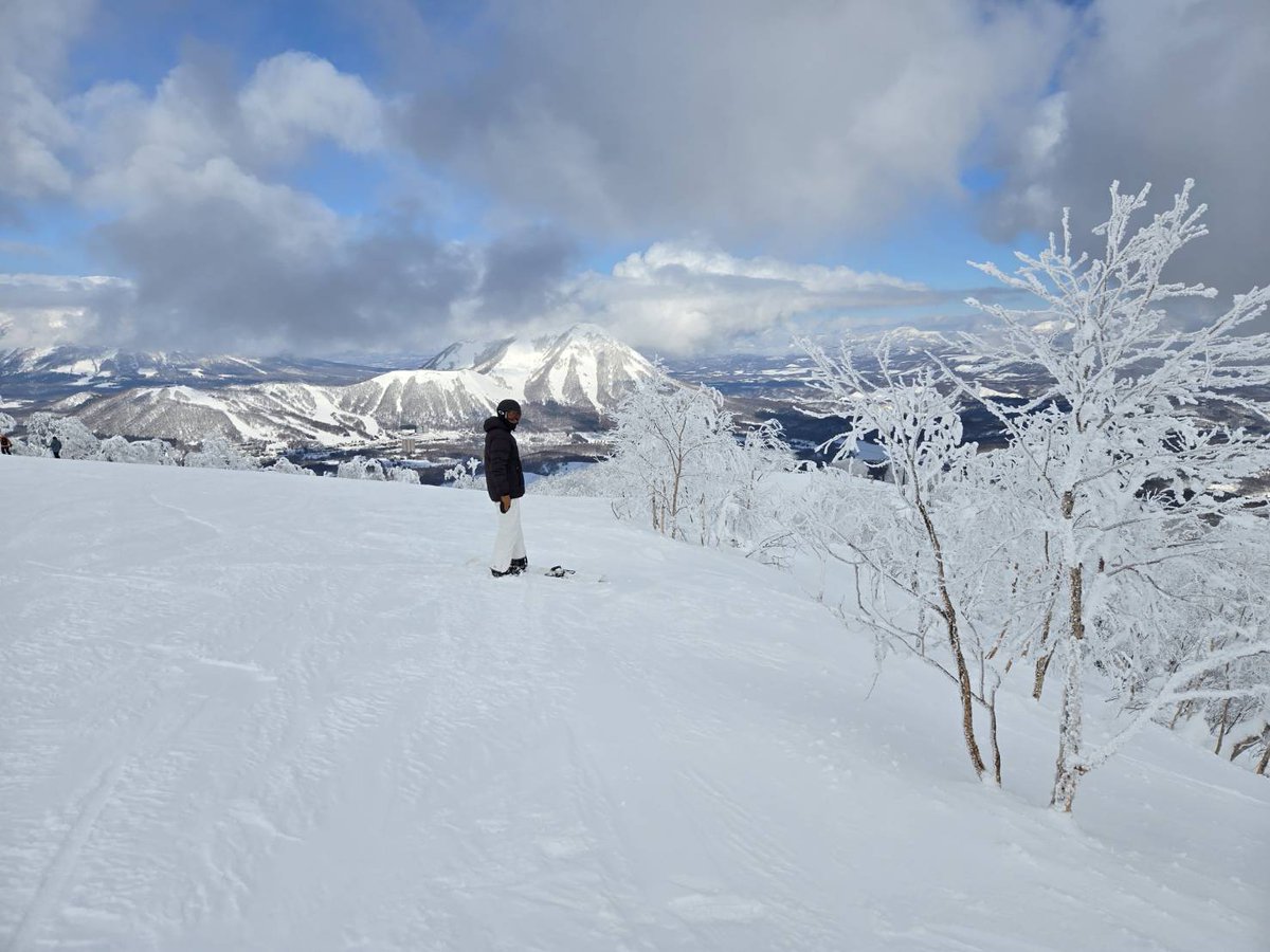 bc79225873's tweet photo. 今シーズンのルスツ、12月は良い調子で降雪あったのに、最近はさっぱり…。おかげでゲレンデはハードパックン。アルペンもフリーもハードパックン楽しいけど、そろそろパウダーも滑りたいと思う、おじさんでした。
#日本 #北海道 #ルスツリゾート #スノーボード #japan #Hokkaido #Rusutsuresort https://t.co/5s74rAxTjI