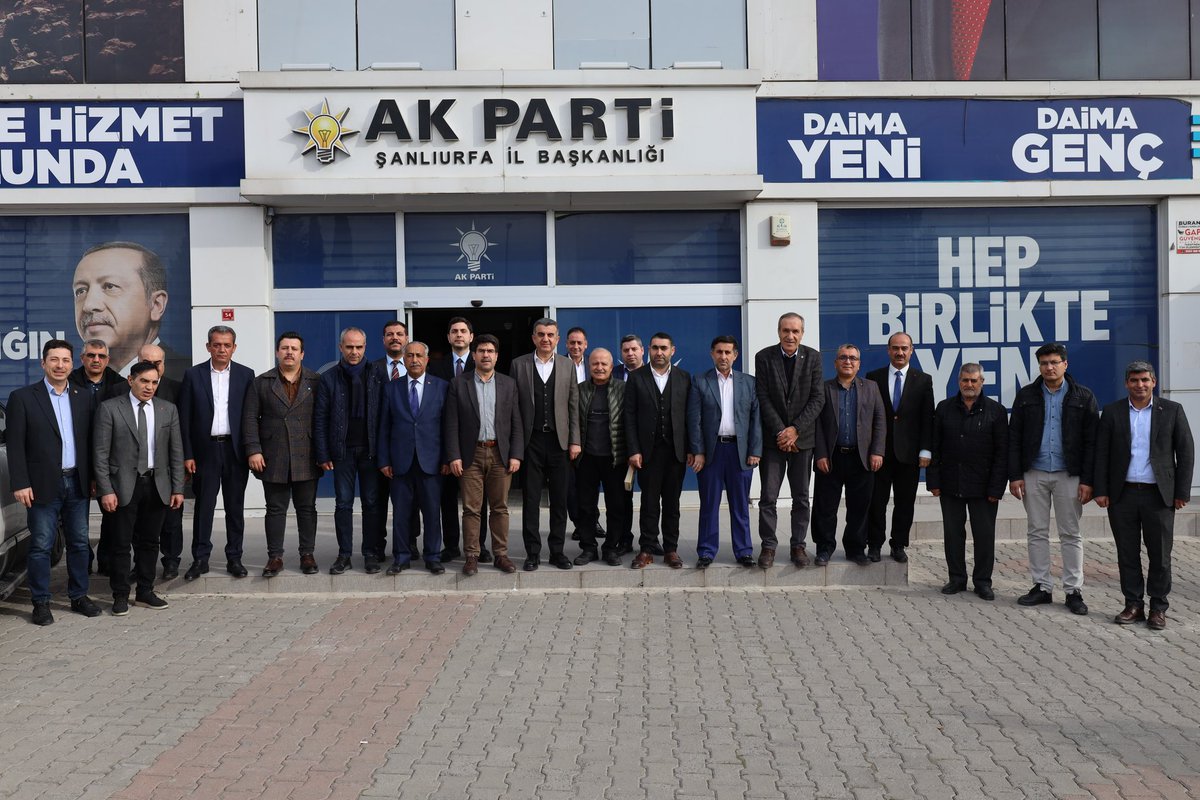 AK PARTİ ŞANLIURFA (@akpartiurfa) on Twitter photo Memur-Sen Şanlıurfa İl Temsilcisi, Eğitim-Bir-Sen Şube Başkanı
<a href="/ibrahimcoskun63/">İbrahim COŞKUN</a> ve heyetleri, İl Başkanımız <a href="/milhamigunbegi/">Mehmet İlhami GÜNBEGİ</a>'yi ziyaret ettiler.
Nazik ziyaretlerinden dolayı kendilerine teşekkür ederiz.
<a href="/erkankandemir/">Erkan Kandemir</a> <a href="/Akparti/">AK Parti</a> Memur-Sen Şanlıurfa İl Temsilcisi, Eğitim-Bir-Sen Şube Başkanı
<a href="/ibrahimcoskun63/">İbrahim COŞKUN</a> ve heyetleri, İl Başkanımız <a href="/milhamigunbegi/">Mehmet İlhami GÜNBEGİ</a>'yi ziyaret ettiler.
Nazik ziyaretlerinden dolayı kendilerine teşekkür ederiz.
<a href="/erkankandemir/">Erkan Kandemir</a> <a href="/Akparti/">AK Parti</a>