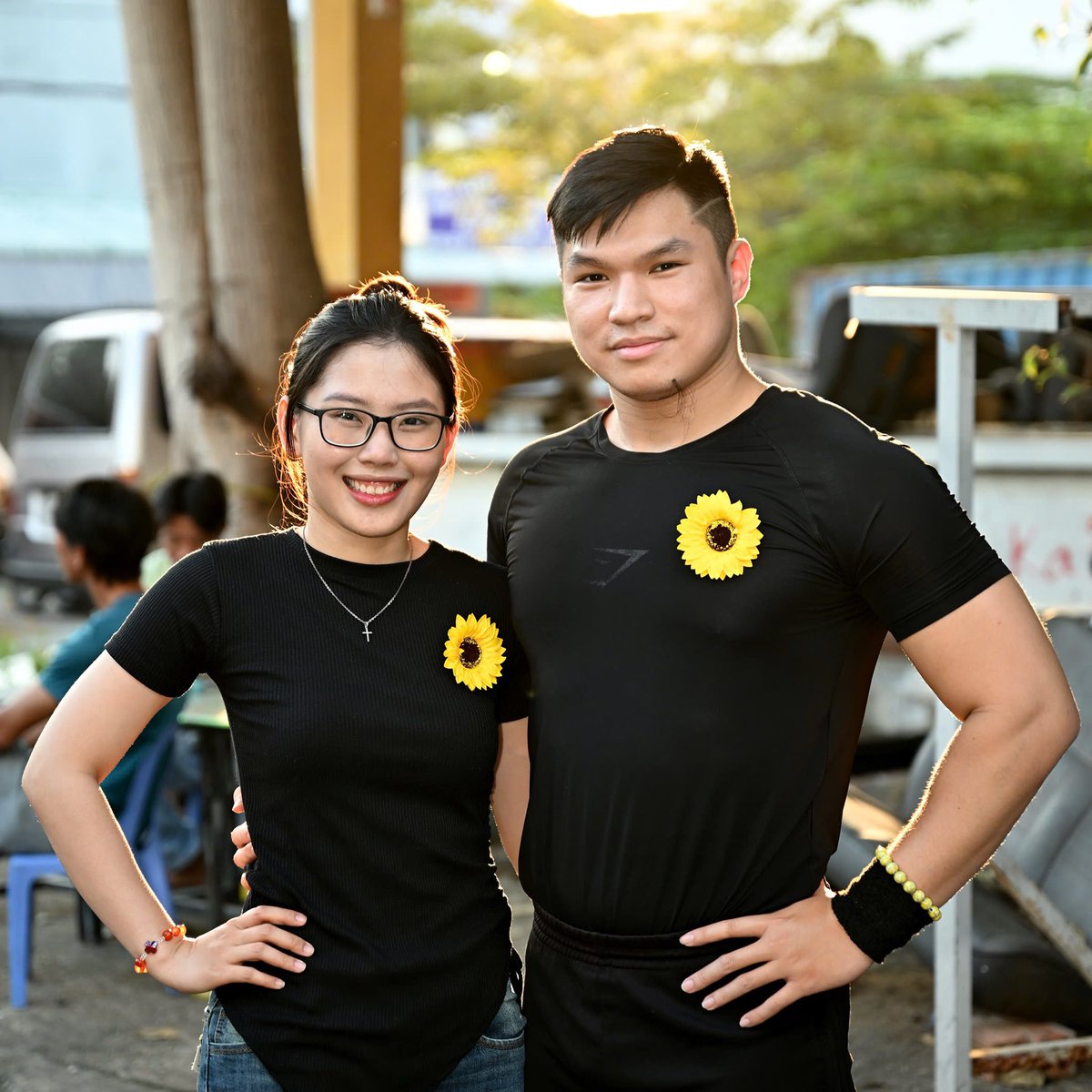 lephamthevu's tweet photo. Tranh thủ chụp hình với hai người đẹp của nghệ sĩ Thế Vũ trước show diễn nè! #Artist #ArtistOnTwitter #ArtistOnX #ArtistOfTheYear #ArtistsOfTwitter #ArtistOfTheMonth #TheVu #LePhamTheVu https://t.co/Zbohnx0YB5