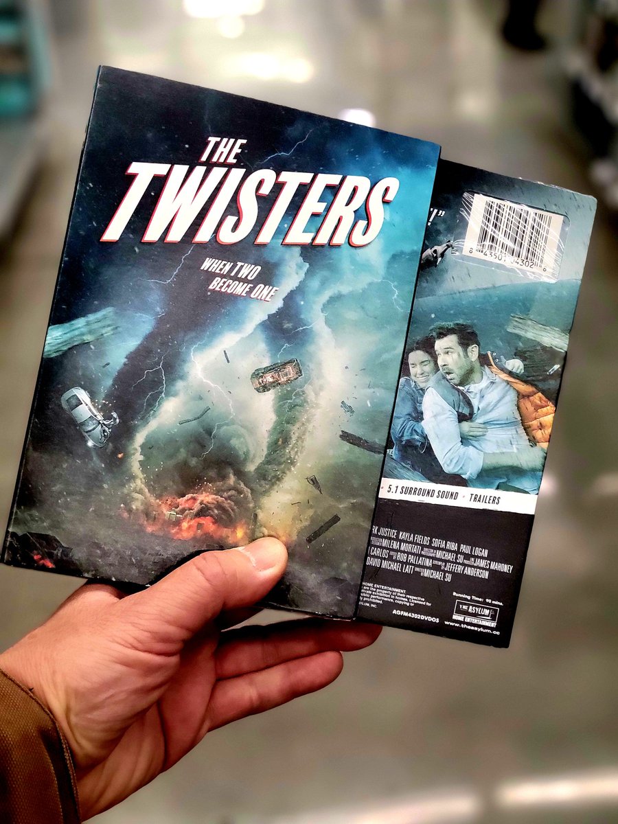 MichaelSuLV's tweet photo. Nothing like going to a store to grab a few copies of the movie you made. #director #cinematographer #filmmaker #6dayfilm #mockbuster #TheAsylum https://t.co/2njImdSWsw