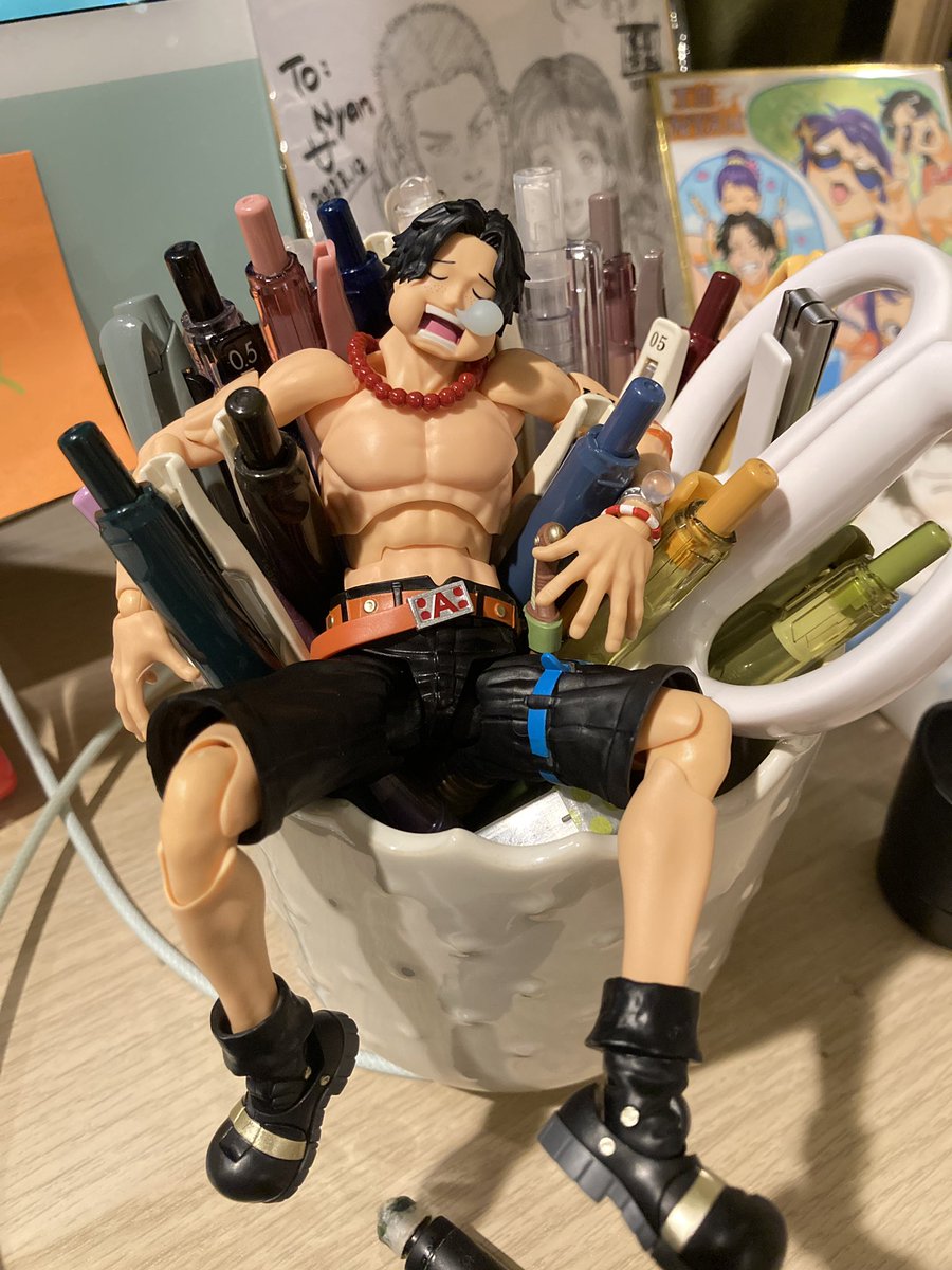 Nyan_2020_'s tweet image. Someones napping while I’m working ☹️