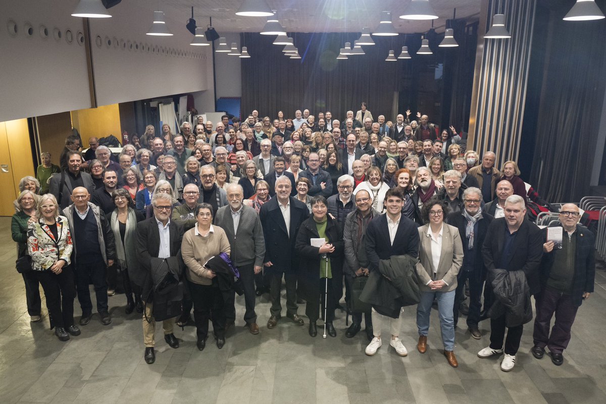 🙌 Gràcies a tothom per venir a la presentació del llibre 'Puja amb nosaltres' a l'<a href="/EjLaFontana/">Espai Jove La Fontana</a>!

🔙✨ Vam reflexionar sobre el paper de l'Àrea de Joventut en els primers ajuntaments democràtics, tot descobrint una part essencial de la nostra història.

ajuntament.barcelona.cat/barcelonallibr…
