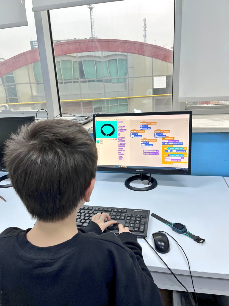 GSB_YahsihanGM's tweet image. 📍 Yahşihan Gençlik Merkezi 🤗
Geleceğin Teknoloji Yıldızları Gençlik Merkezimizde yetişiyor.
➡️Çizgi dışına çıkmadan parkuru tamamla level atla☺️
#RobotikKodlama