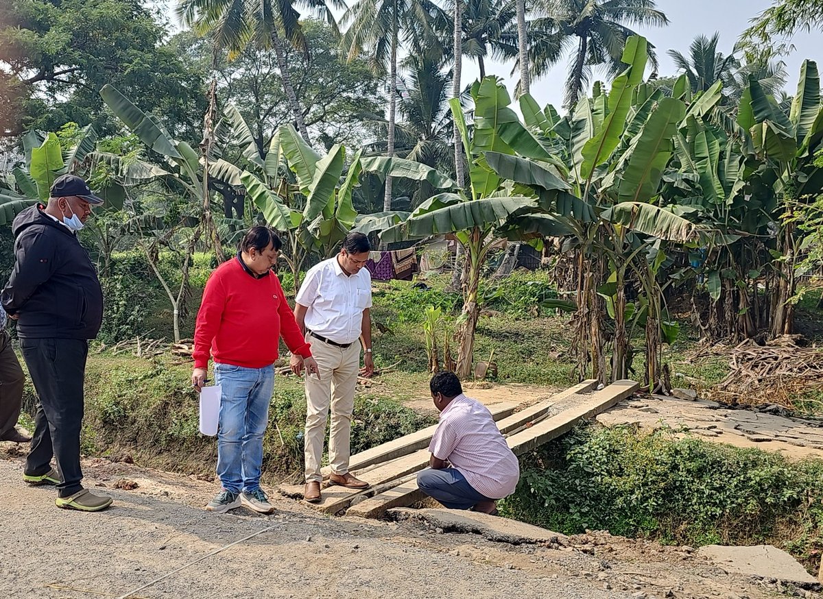 RWDNimapara's tweet photo. Inspection of the work NB road to Kotakasanga, Kasia Bamanal, PWD road to Pipalia, Gopalpur Amarang road by CE Roads and SE RW Division Nimapara alongwith other officials and Agency. https://t.co/zWxABhizZt