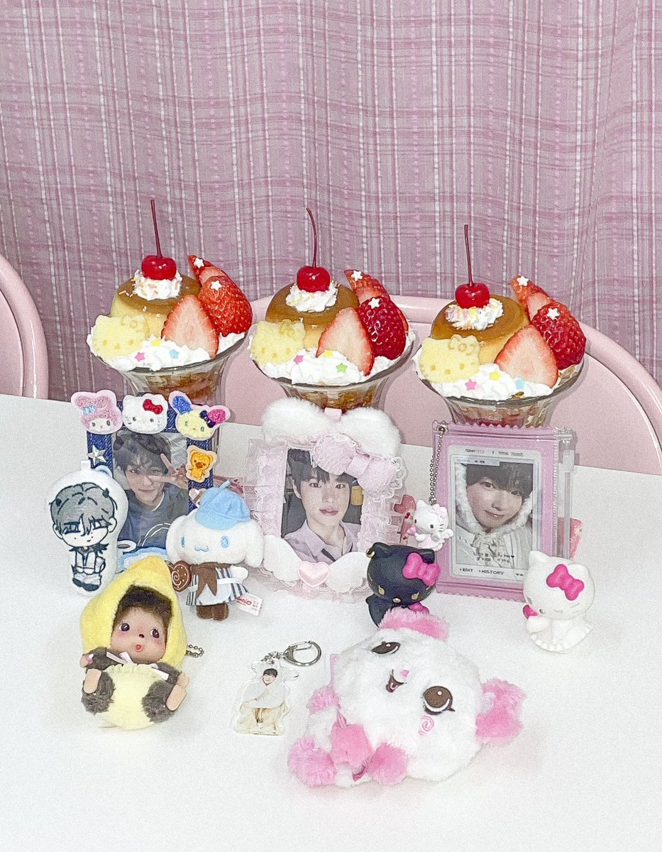 sooithappy's tweet photo. RT이벤트 ) 의정부 카페 소품샵 수잇해피 ☆

여자 셋이 모이면? 
ㄴ 푸딩 딸기 파르페먹는다
깡패딸기의 그곳 , , 🍓

리락쿠마 산리오 다마고치 애니굿즈까지 ••
맛나고 깜찍 가득한 수잇해피에 놀러오세요 ☆

해당 글을 리트윗 해주시면 추첨을 통해 
코리락쿠마 마스코트를 드립니다 ~ https://t.co/aLvQmtaC4S