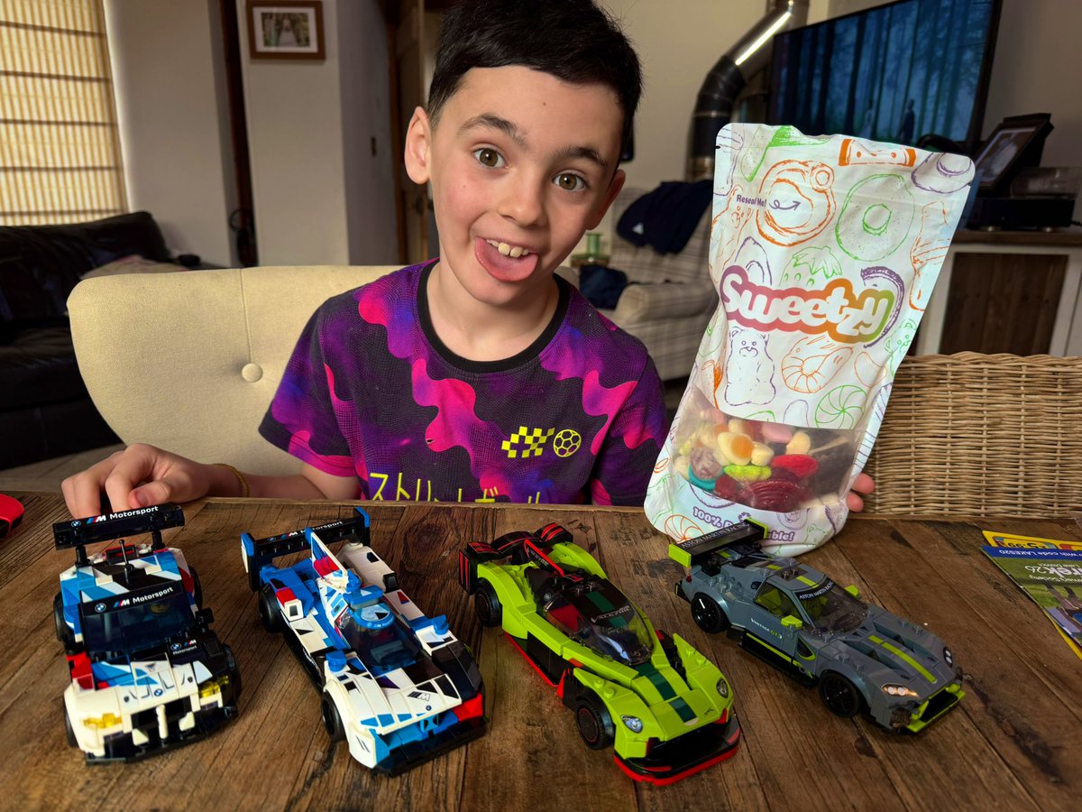 gazzadaz's tweet photo. #SaturdayVibes 😁

Dan left 3 hours ago for a girlies morning with pals & left me 3 instructions:

1. Give H brekkie
2. Get H showered/dressed
3. As 2 above for me😝

Me & H had other ideas😬😝😆😆 #boysmorning 🕺 That’s how we roll🤙😜 #lego #speedchampions #sugar #prayforgary 🙏