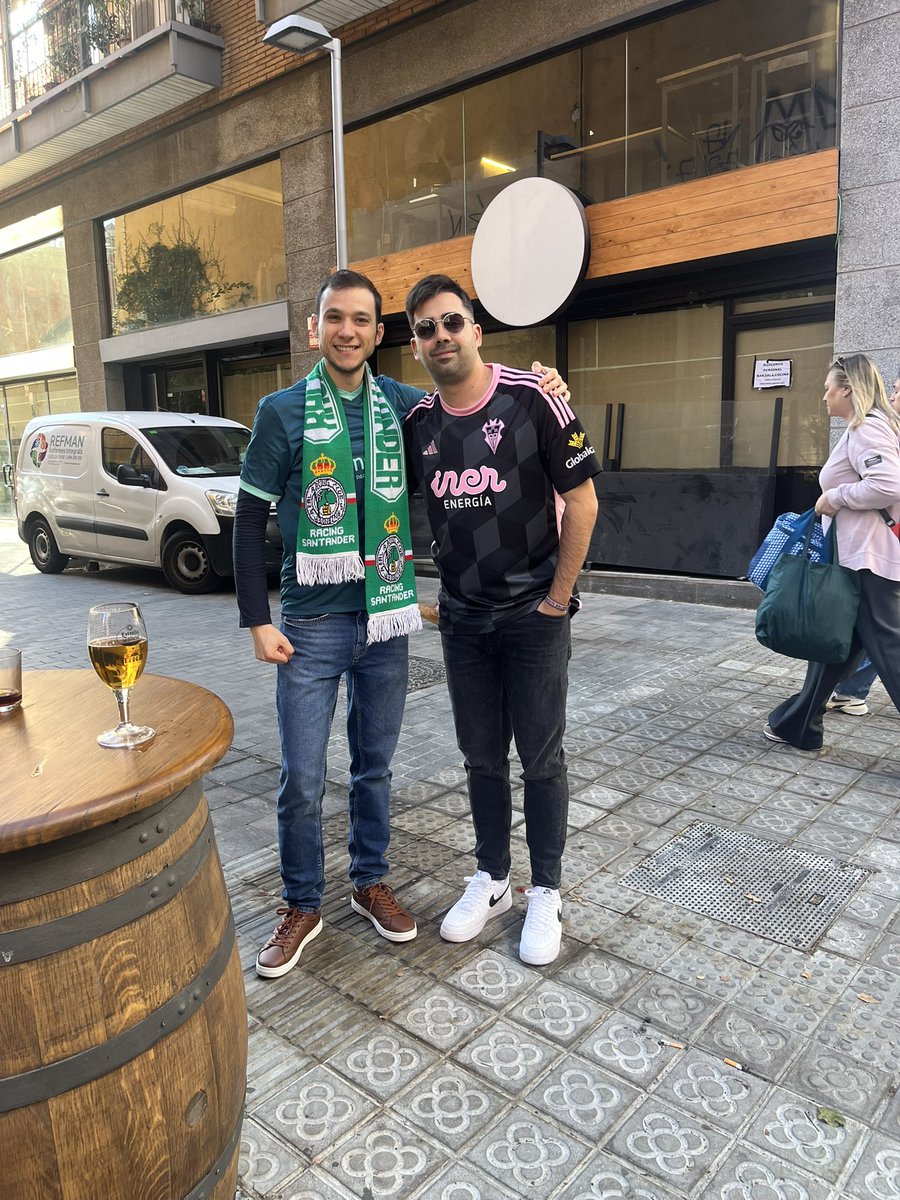 JuanpiGarcia7's tweet photo. La liga hipertensiones se vive también en la condal. VAMOS ALBA! https://t.co/P0KynnQQT6