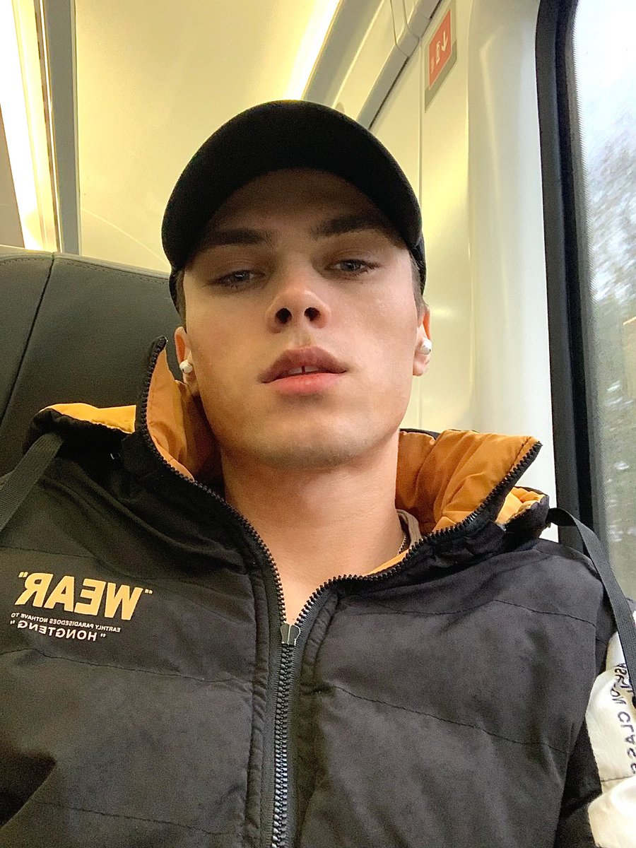 kharchenk0_1's tweet photo. "Sometimes hysteria is not a weakness, but a way to reboot. Give me a minute to scream, then pull myself together and fight again. Even the storm calms down.
#мотивация #жизнь #эмоции #саморазвитие #вдохновение #психология #мысливслух #мирвнутри #силовнутри #новыйдень #dima_kharchenko