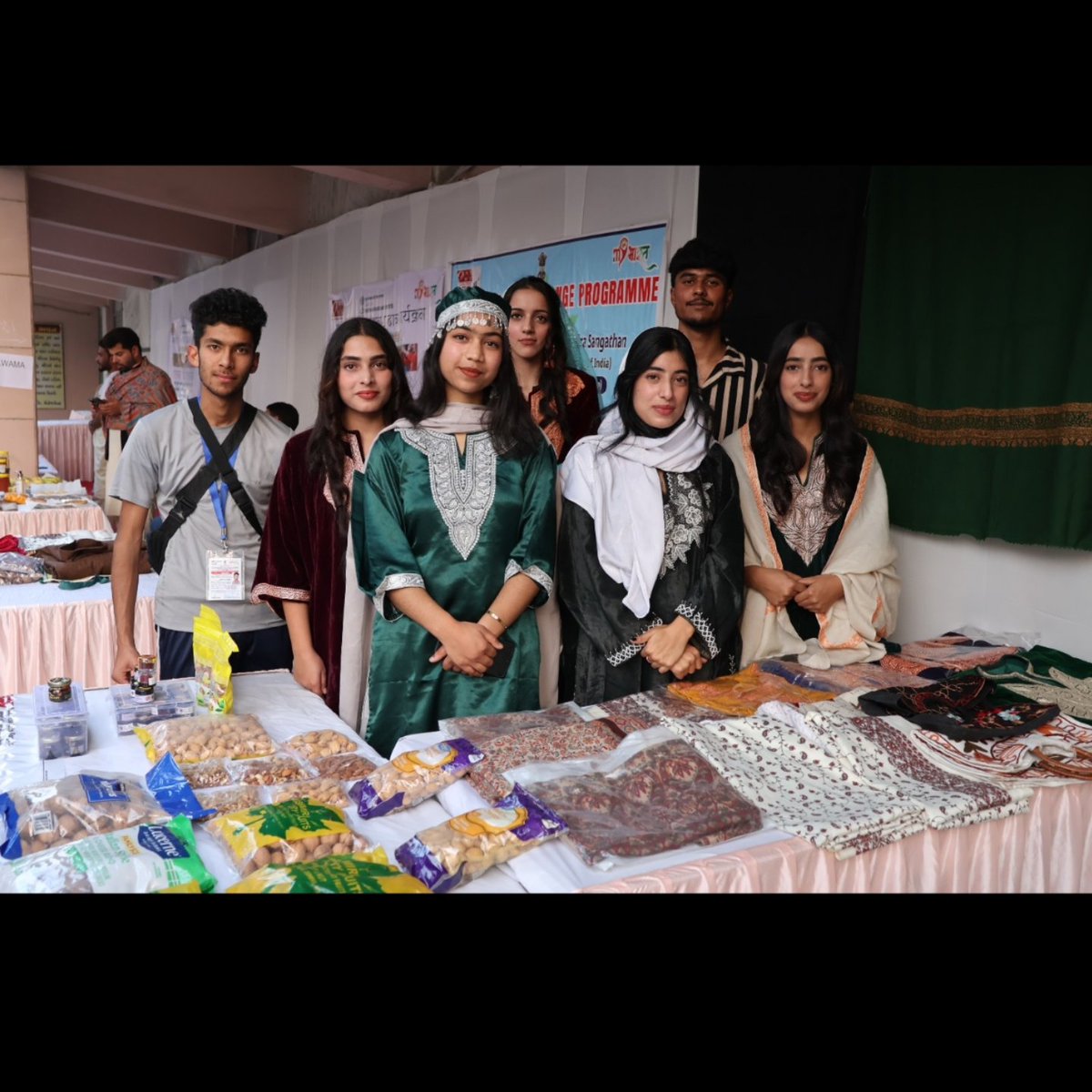 MYBHARATSURAT's tweet photo. ✨Step into Kashmir at KYEP 2025 ✨, participants bring you a taste of Kashmir's famous food and the elegance of its traditional clothing. Dive into the rich culture and timeless beauty of the valley, in vibrant stalls !!
#mybharat #KYEP2025 https://t.co/ZdhJK4lhBe