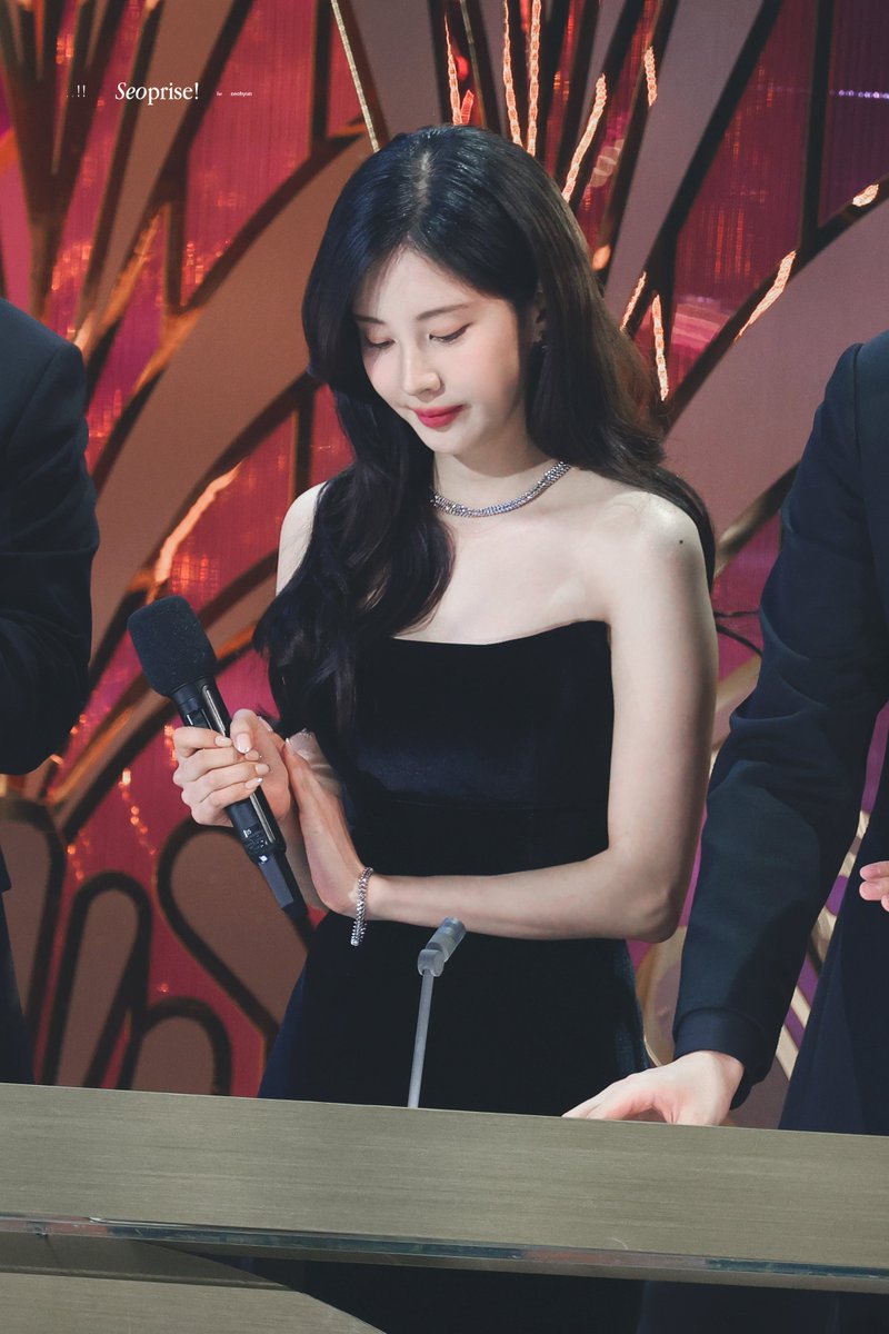 Seoprise628's tweet photo. 241231 2024 KBS 연기대상 2P
#서현 #SEOHYUN https://t.co/bfMLVIdwaW