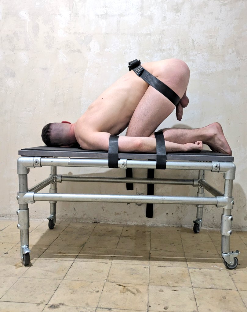 Abuser_works's tweet photo. Time to continue draining men. Treat them as load, drain them like animals ⛓️

🧎🏼‍♂️ @RobertLgn 
📍 @cemento_mad https://t.co/pd8gkKiDhU