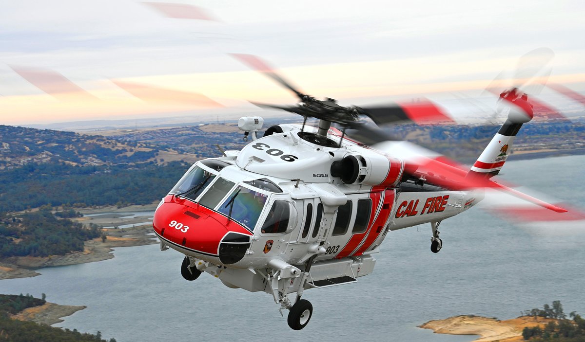 USAS_WW1's tweet image. #PalisadesFire #KennethFire #LosAngelesFire: A Sikorsky UH-60 BLACK HAWK / SH-60 Seahawk variant is the versatile S-70 #Firehawk firefighting helicopter. 1,000 gallons; snorkel refill in 45 seconds; passengers: 13 or 10 firefighters (with gear); SAR; medevac; 600 lb. hoist.