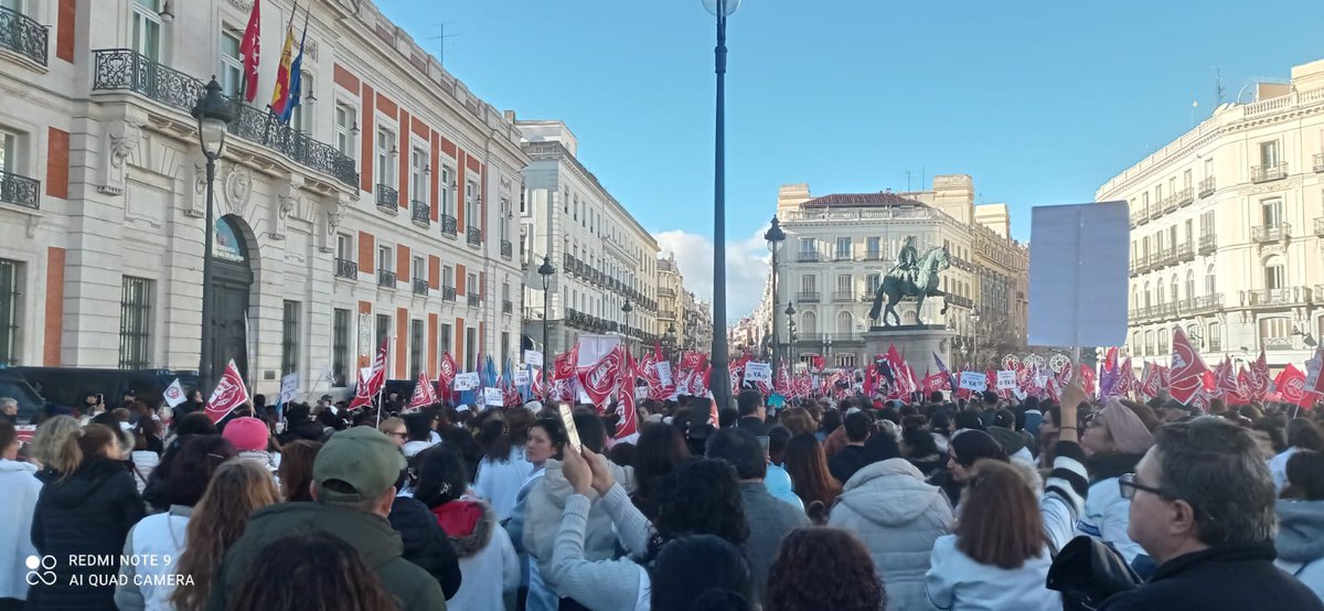 DiciembreYo's tweet photo. Miles de trabajadoras del #SadEsencial se han concentrado hoy en Sol para exigir sus derechos laborales.
Porque el #SadSeHarta de los #PliegosFarragosos que no se cumplen.
NO MÁS PRECARIEDAD LABORAL
#SadEnLucha https://t.co/7sKCHaJNIH