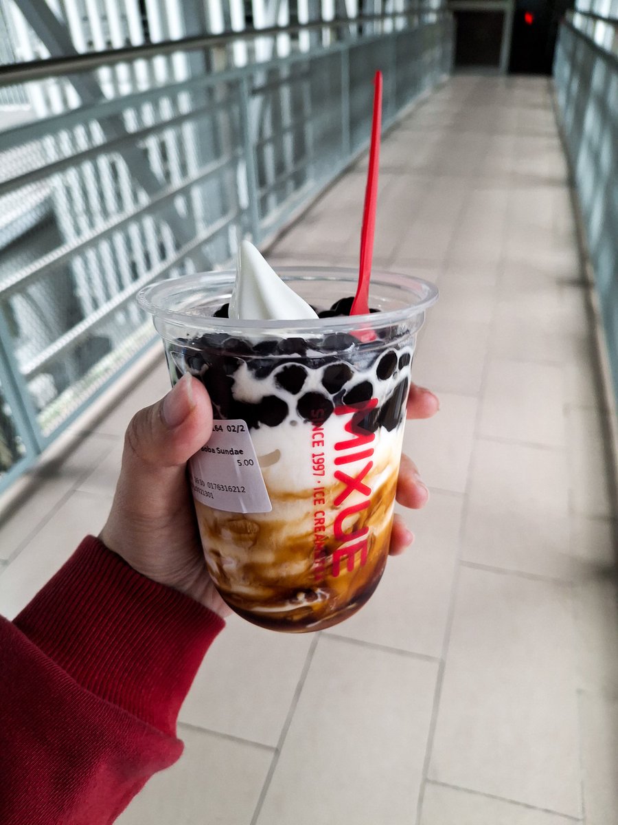 budakvanilla's tweet photo. so i think this preset that i created on lightroom works? A6 inspired 🤣 https://t.co/4RaF536ltm