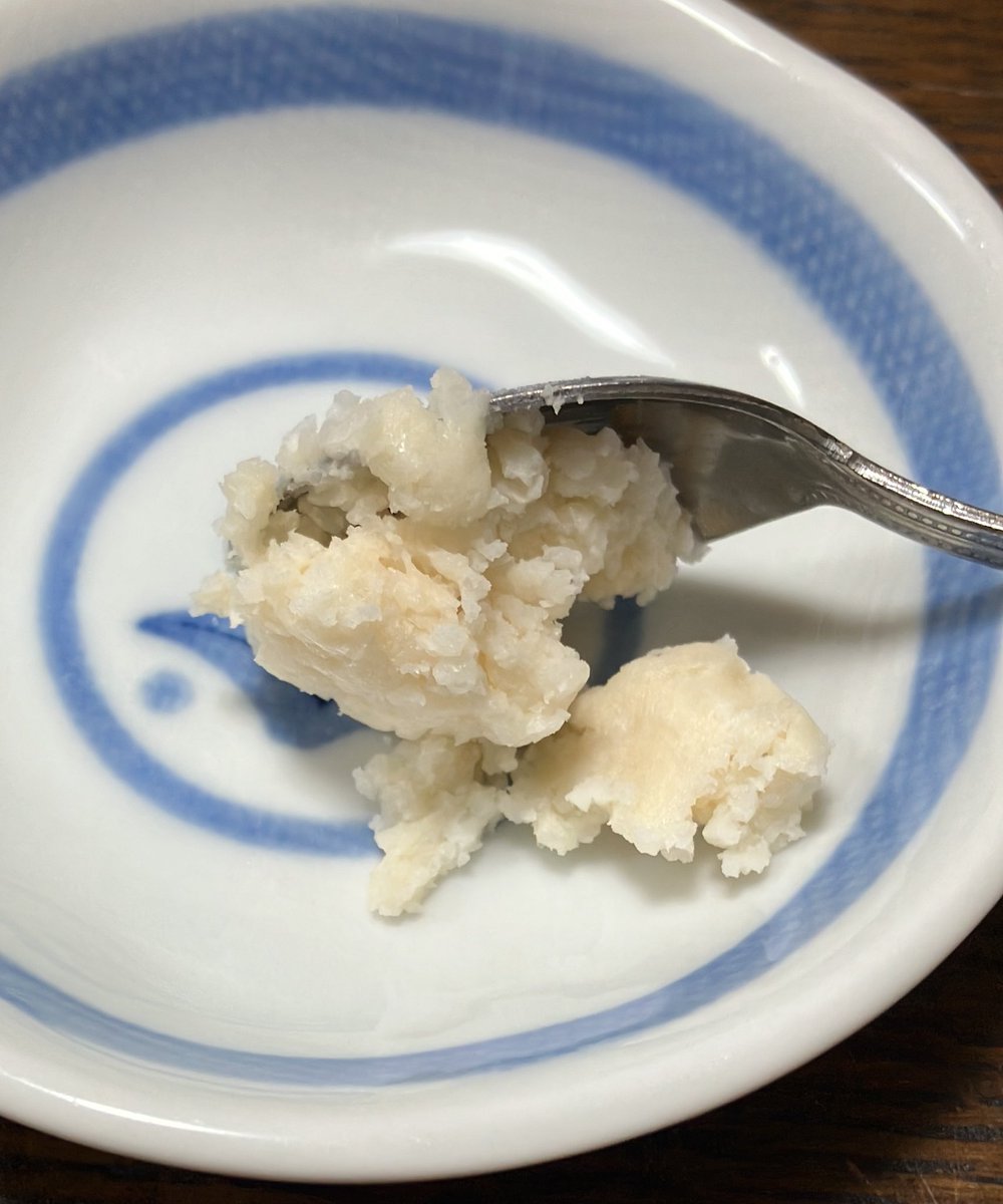 qurmiruq's tweet photo. 先日購入したHaccoの酒粕
酒粕の風味って今までは日本酒寄りかお米寄りのどちらかだと思ってましたが、これはなんか独立した発酵食品です。凍ったままをシャリシャリ食べても美味しい。甘酒にしてもお砂糖いらない甘さ。今までのどれとも全然違うくてビックリ!下戸ですが酒粕は大好きです。
#Hacco https://t.co/kTOrn3Bjx0