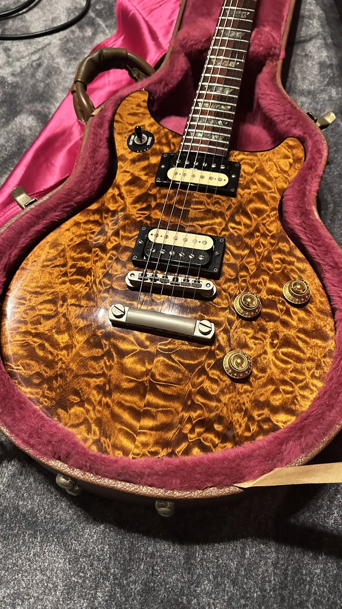 Hiroaki2934's tweet image. 夜の杢目🎸🥃

#gibson #gibson130 #ギブソン #マイギブソン