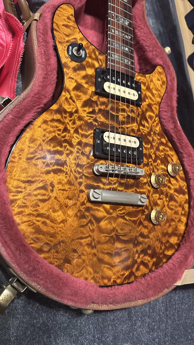 Hiroaki2934's tweet image. 夜の杢目🎸🥃

#gibson #gibson130 #ギブソン #マイギブソン