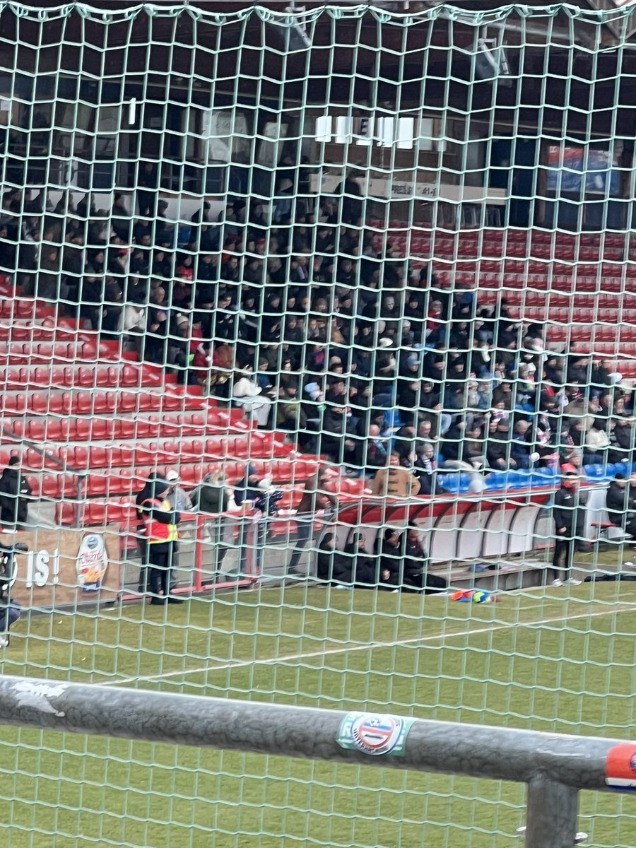 Testspiel Tabellenletzter 3. Liga gegen Tabellenletzter 2.Liga - Unterhaching gegen Regensburg und der Block ist voll!! Wo sind <a href="/neubauer_maria/">Maria Neubauer 🥨</a> und <a href="/guek62/">Günter Klein</a> ??? 😳😳😳