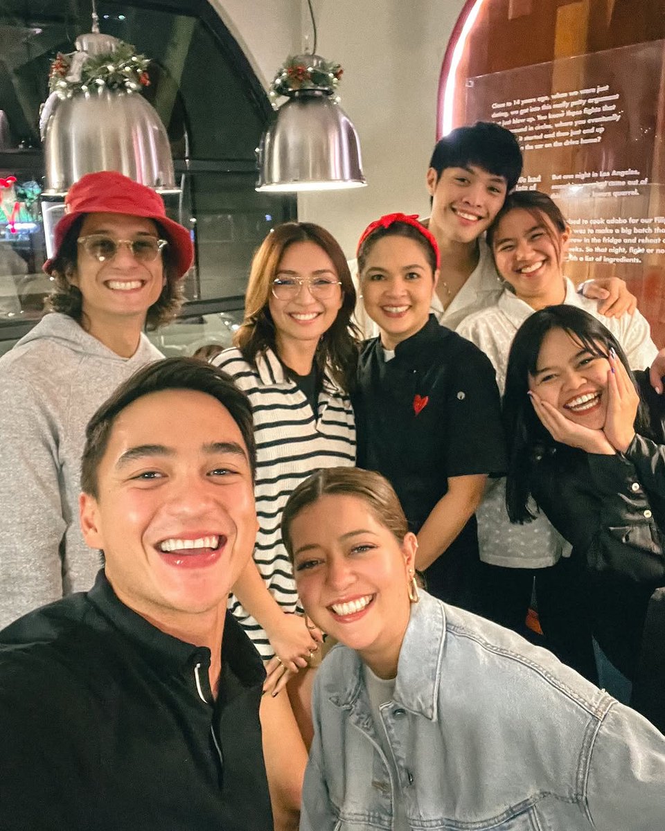 latest_chika's tweet photo. HARD LAUNCH!😳

#DominicRoque has gone IG official with #Sue Ramirez in newly posted photos on the platform. 

The actor also included pics with celebrity pals #KathrynBernardo, #MilesOcampo, and #ElijahCanlas from a dinner get together hosted by #JudyAnnSantos.

📸dominicroque https://t.co/VjgPvhUUUJ