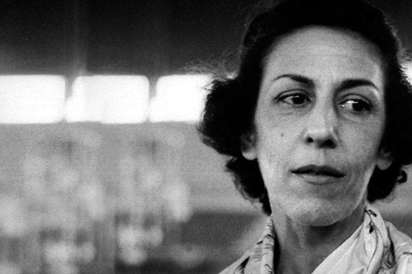 Una flor para nuestra Celia, la "flor más autóctona de la Revolución".

45 años después de su fallecimiento, su legado perdura en el Palacio de la Revolución y en toda #Cuba. Su bondad, sencillez y humanismo la hizo merecedora del cariño de todos. 

 #CeliaVive