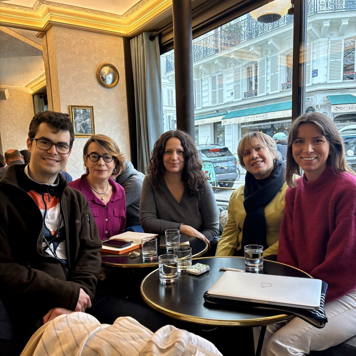 Théa Fourdrinier (@theafourdrinier) on Twitter photo Moment d’échange ce matin entre <a href="/PPParis9et17/">Place publique Paris 9/17</a> et la Présidente des <a href="/JSBatignolles/">Jardins Suspendus des Batignolles</a> autour de la couverture végétalisée des voies ferrées à #Paris17 🌳
Pour soutenir le projet ⤵️
change.org/p/soutenir-la-… Moment d’échange ce matin entre <a href="/PPParis9et17/">Place publique Paris 9/17</a> et la Présidente des <a href="/JSBatignolles/">Jardins Suspendus des Batignolles</a> autour de la couverture végétalisée des voies ferrées à #Paris17 🌳
Pour soutenir le projet ⤵️
change.org/p/soutenir-la-…