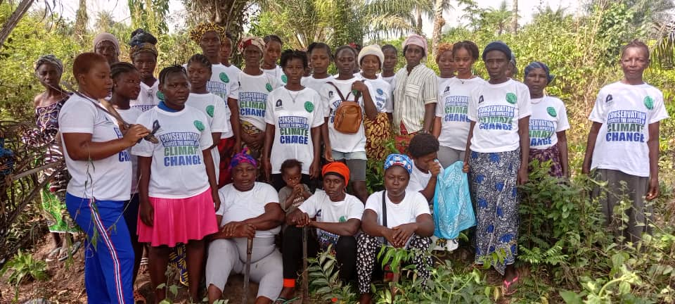 FFF_SierraLeone's tweet photo. We welcome 2025 as we kick off our activities this year with the women doing clearing on the farm site . They planted a series of fruit trees last year

Our women Led conservation efforts in Sierra Leone focus on empowering local communities
@AfricasWomenDa1 

@Fridays4future https://t.co/2Mrt6eXKkn