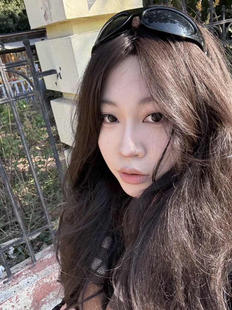 GraceAphrod's tweet photo. 新年一起去放烟花吗 https://t.co/lMngJhbjA6