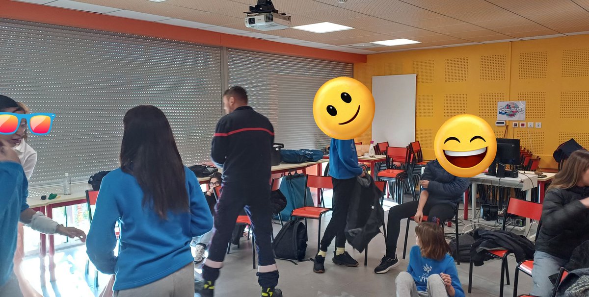 clgEauvive's tweet photo. Un bel apprentissage et une formation très intéressante!Merci @udsp06 #Psc1 #citoyenneté https://t.co/BjaZHpBgia