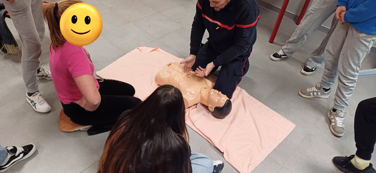 clgEauvive's tweet photo. Un bel apprentissage et une formation très intéressante!Merci @udsp06 #Psc1 #citoyenneté https://t.co/BjaZHpBgia